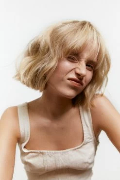 Maria Nila Texture Spray 250ml 9 Maria Nila Texture Spray 250ml -Stylingproducten Winkel img texture spray 01 2023 09 25